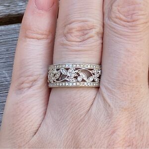 14K White Gold Diamond Floral Design Ring